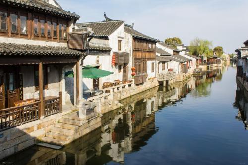 深耕年货场景11年 百草味年的味道坚果礼盒荣获“年度产品”奖