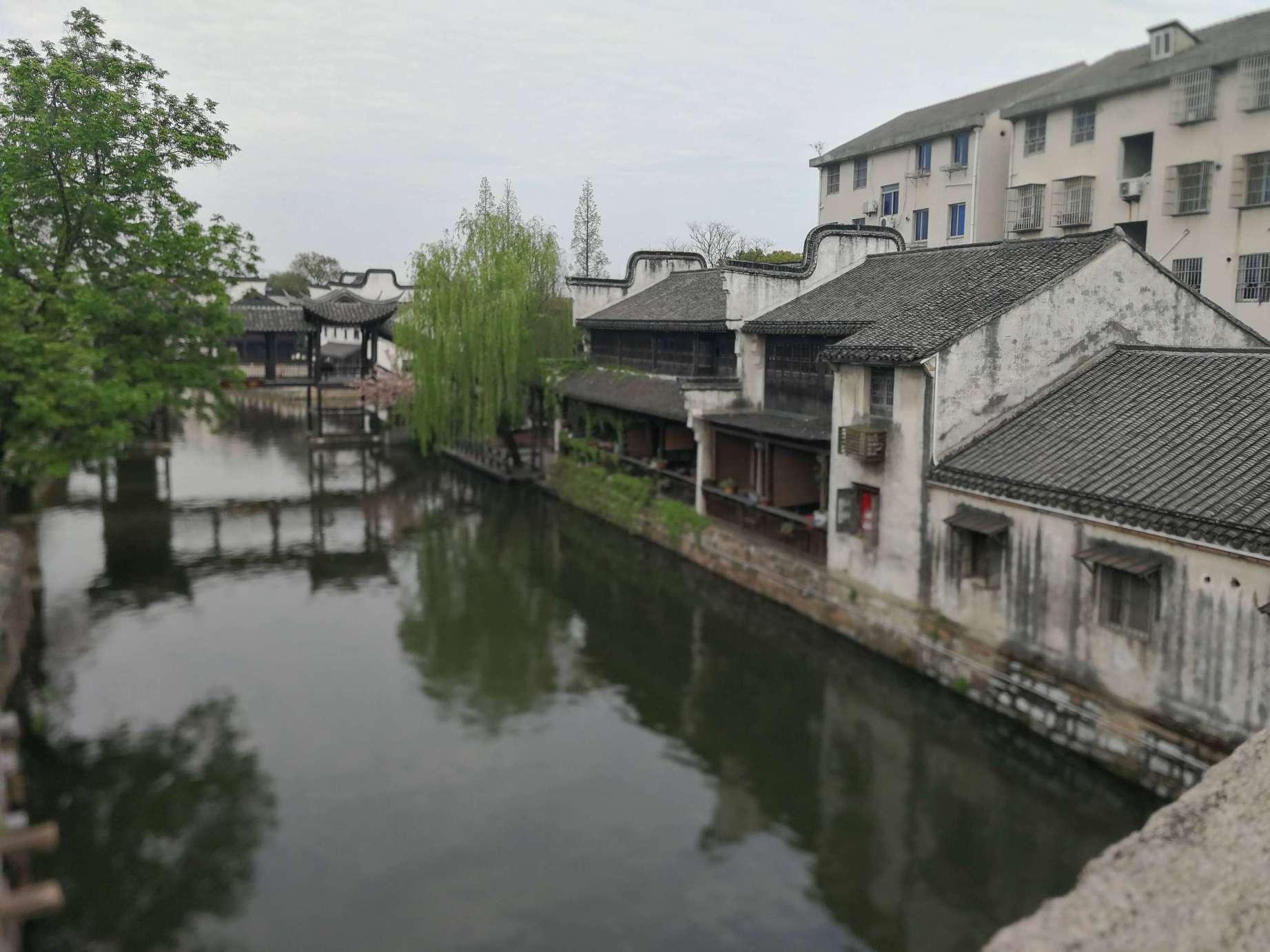 阿富汗塔哈尔省首府塔卢坎市发生爆炸